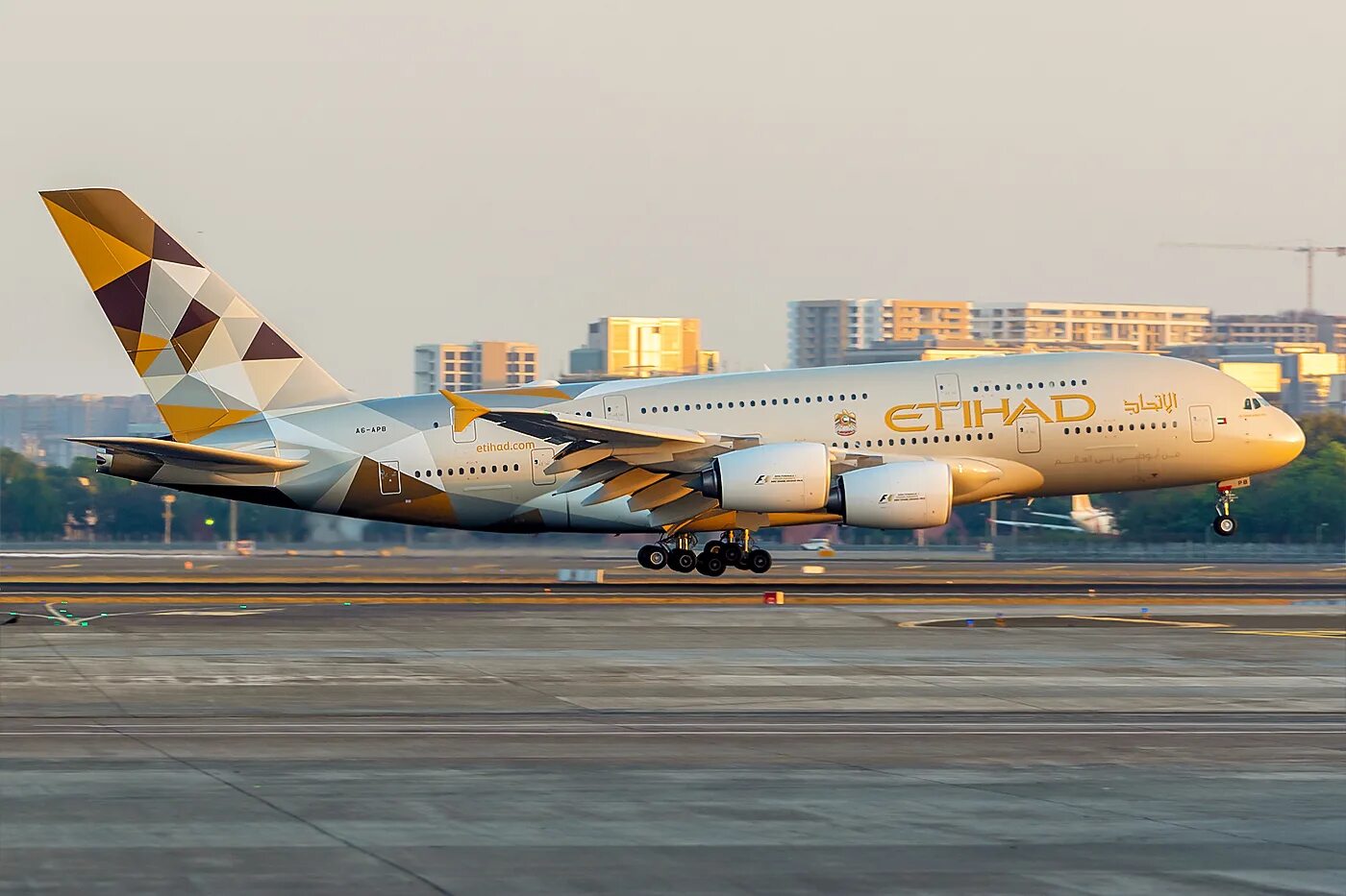 Сайт авиакомпании этихад. Etihad Airways a380. Airbus a 380 800 авиакомпании Этихат Эрвейс. A380 Etihad. Этихад авиакомпания а 380.