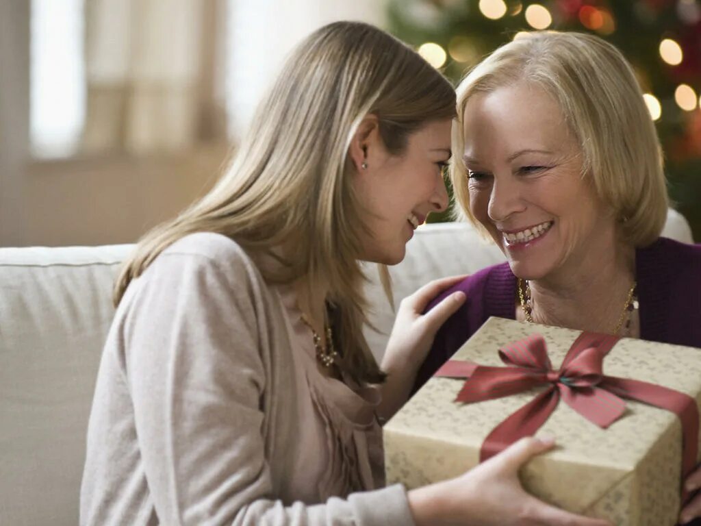 Чем можно удивить родителей. Мама удивлена. Чем можно удивить родителей. Необычный подарок на свадьбу. Романтический вечер для двоих.