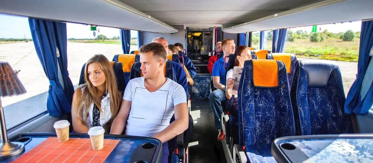 Романова автобусные туры. Экскурсионный автобус внутри. Комфортабельные экскурсионные автобусы. Автобус для путешествий. Туристический автобус внутри.