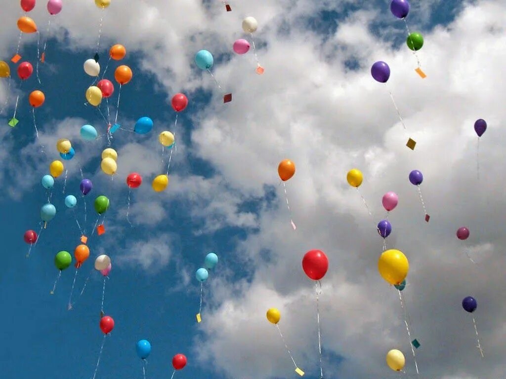 Шарики в небе. Воздушный шарик. Праздничные шары. Воздушные шары в небе.
