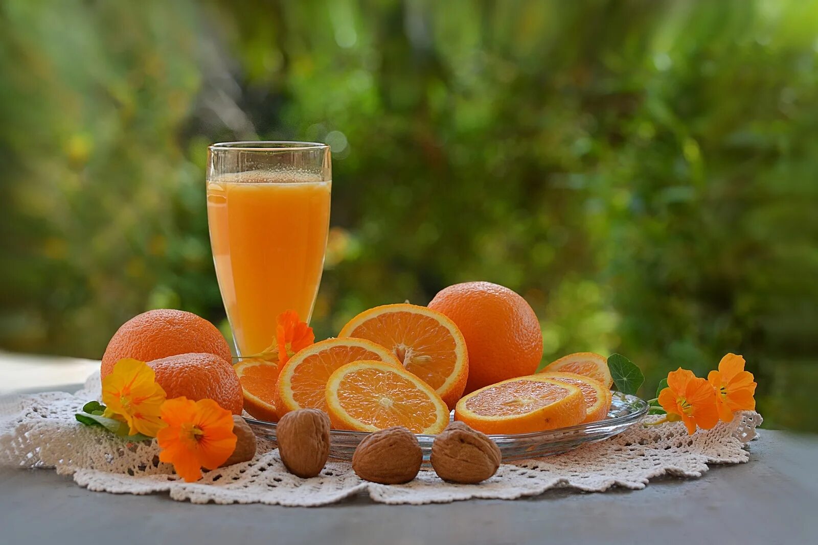 Апельсин повышает сахар. Апельсиновое настроение. Апельсины для сока. Натюрморт с апельсинами. Оранжевое утро.