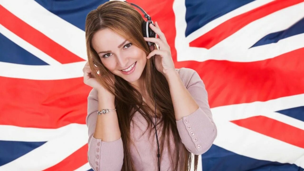 Девушки великобритании. Девушка с флагом сша. Лондон селфи. Девушка из британии с двумя. Болельщицы сборной англии.