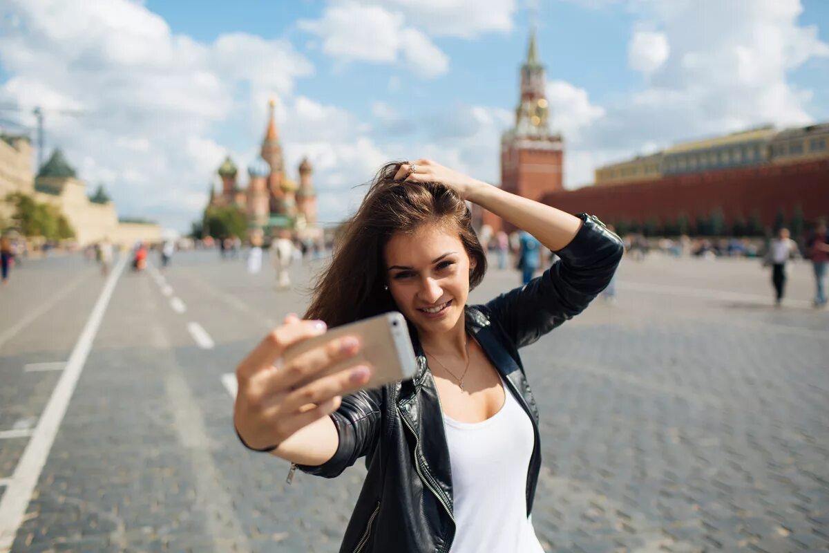 Красивые девушки москвы. Девушки москвы. Фотосессия в москве на красной площади. Девушка на площади города. Фотосессия в центре москвы.