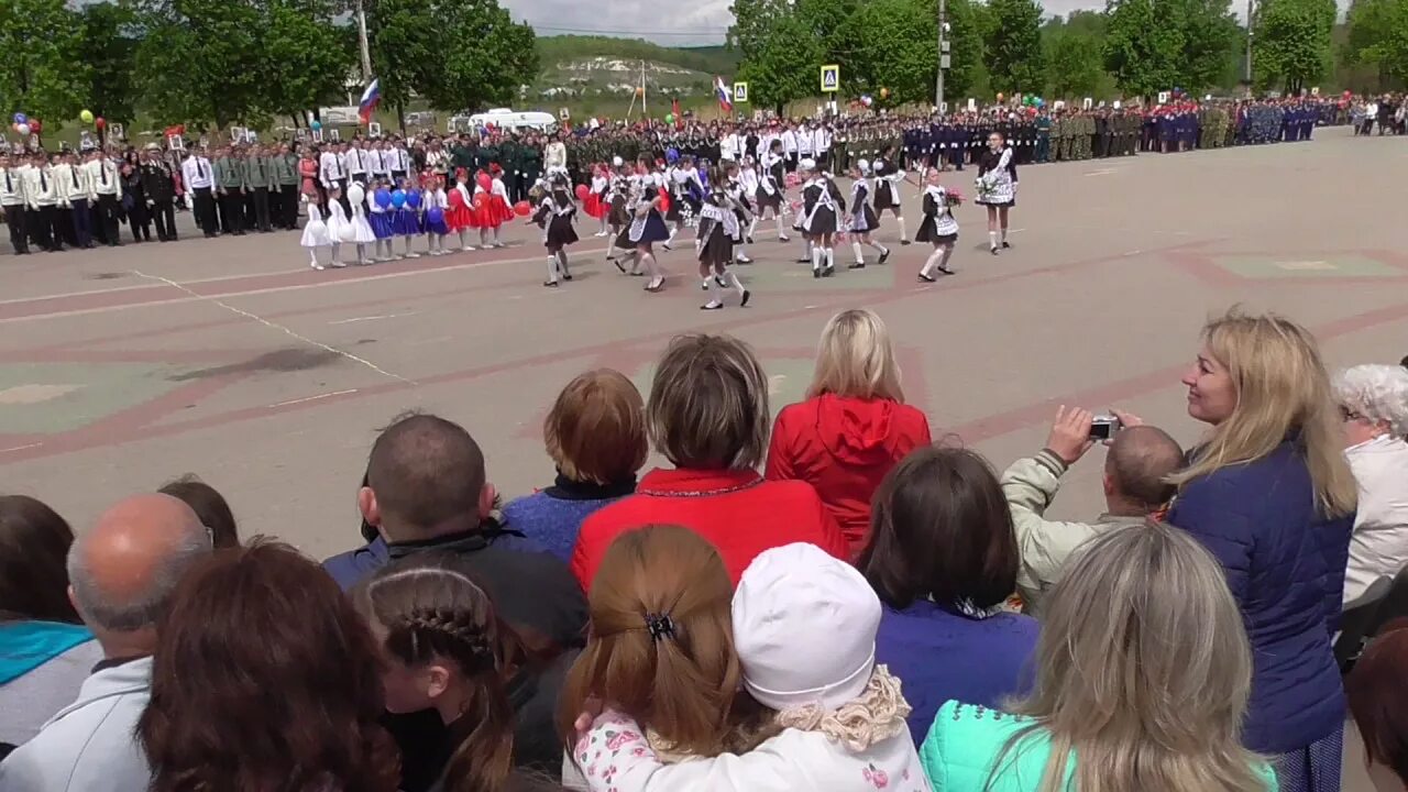 9 мая выступит. Шебекино день Победы. 9 Мая концерт на центральной площади Ижевска. 9 Мая Шебекино. Выступление детей на 9 мая на площади Победы.