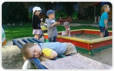 В саду была я не одна