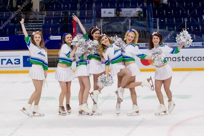 Салавата 17 уфа. Ice-girls Салават Юлаев мальчик смотрит.