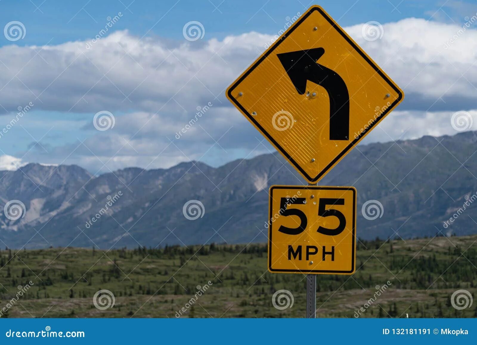 Miles 55. Ограничения скорости в США. Знак шоссе. Ограничения скорости в милях. Curve на знаке в США.