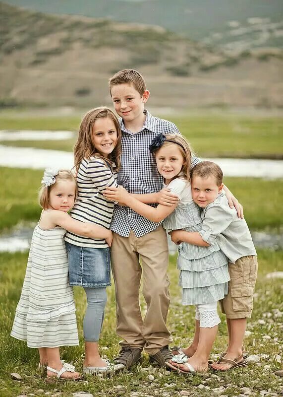 Love story” ; “family”. Семья на пикнике. Семейная пара с ребенком. Счастливая семья ипотека. Famely.