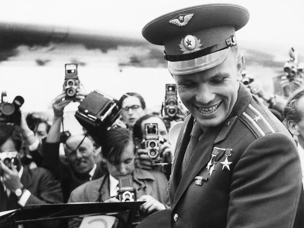 Воинское звание гагарина во время первого полета. Гагарин старший лейтенант.