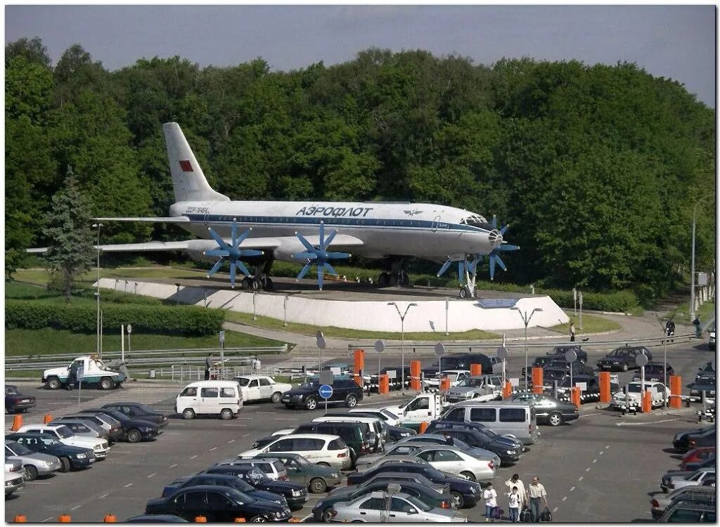 Ильюшин ил-18. В каких городах стоят самолеты. Ту 114 в домодедово памятник. Ссср 77107 самолет. В каких городах стоят самолеты.