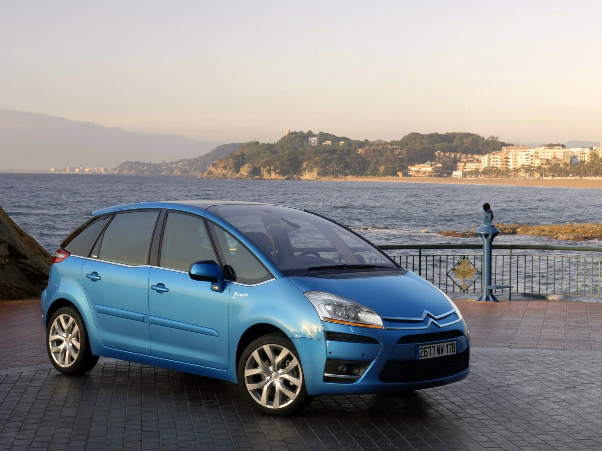 Citroen c3 picasso 2. Ситроен с3 красный. Ситроен с1 2013. Citroen c1. C3 picasso.