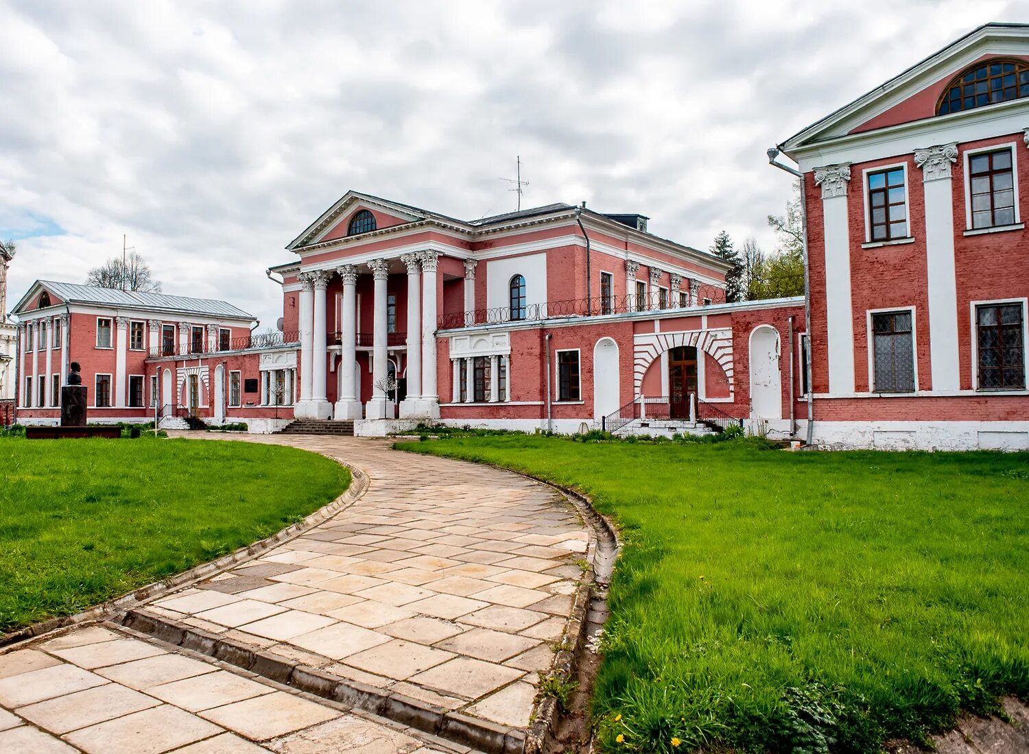 Ярополец усадьба Гончаровых. Усадьба Ярополец Волоколамск. Усадьба Гончаровых, село Ярополец. Ярополец (усадьба Загряжских) усадьбы. Ярополец гончарова