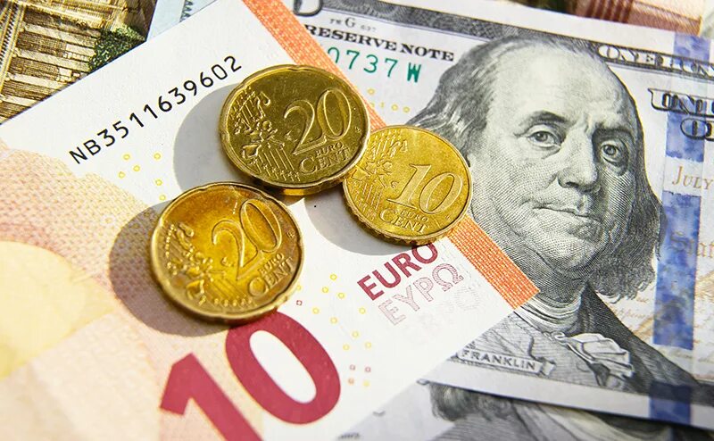 Доллар и евро цена. Доллар и евро. Иностранная валюта. Деньги Германии. Валюта фото.