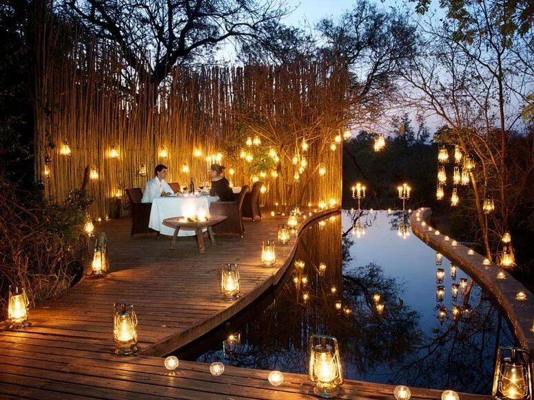 Красивая ночь романтичные картинки. Романтические места. Романтические места на природе. Красивый Вечерний сад. Романтическая ночь.
