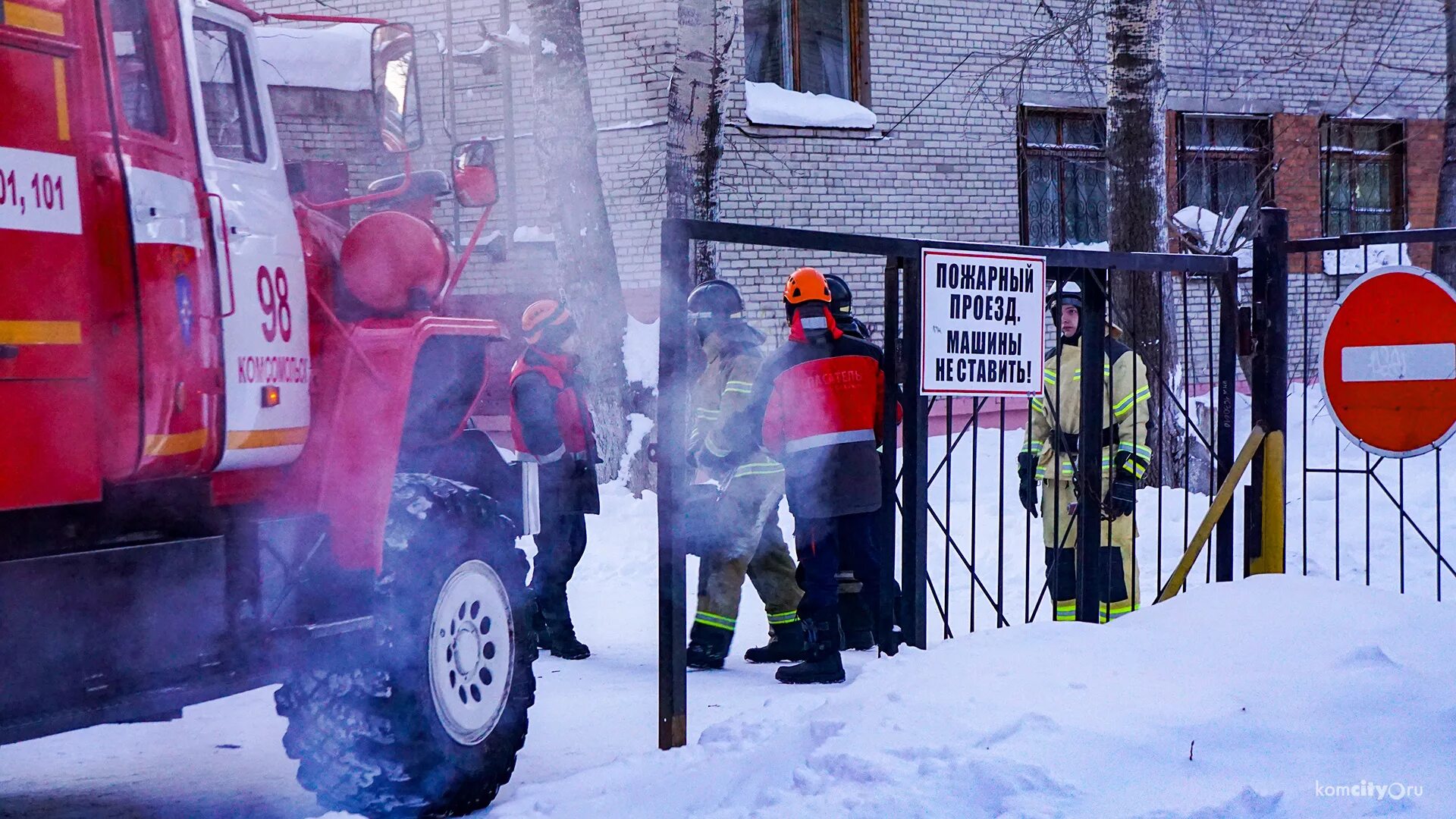 воздушная тревога на украине. украинская власть. типичная нягань картинки. выпускники 43 школы древлянка фото. сирена в челябинске.
