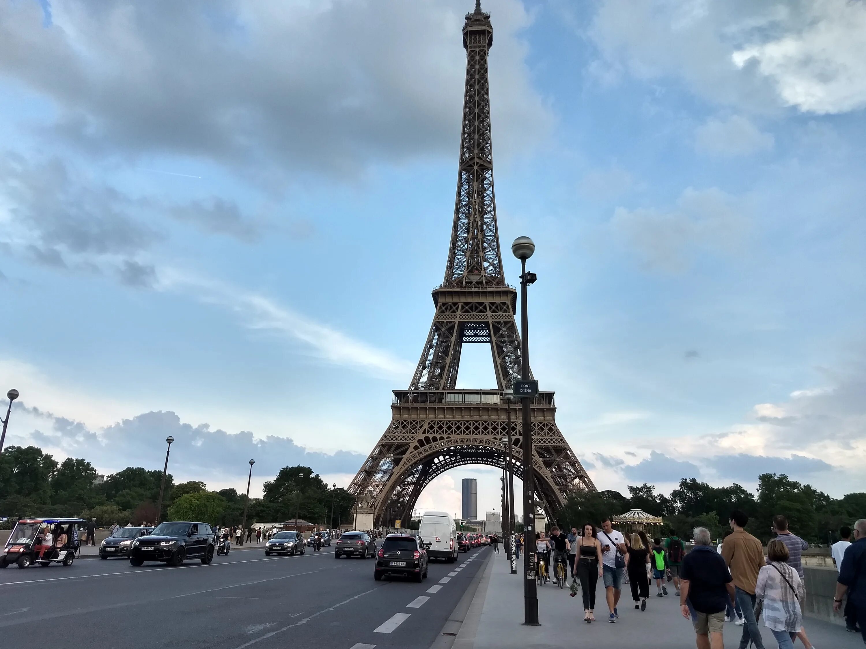 какое время сейчас в париже. париж для телефона экран. панорама с монпарнас. париж сейчас. париж сейчас.