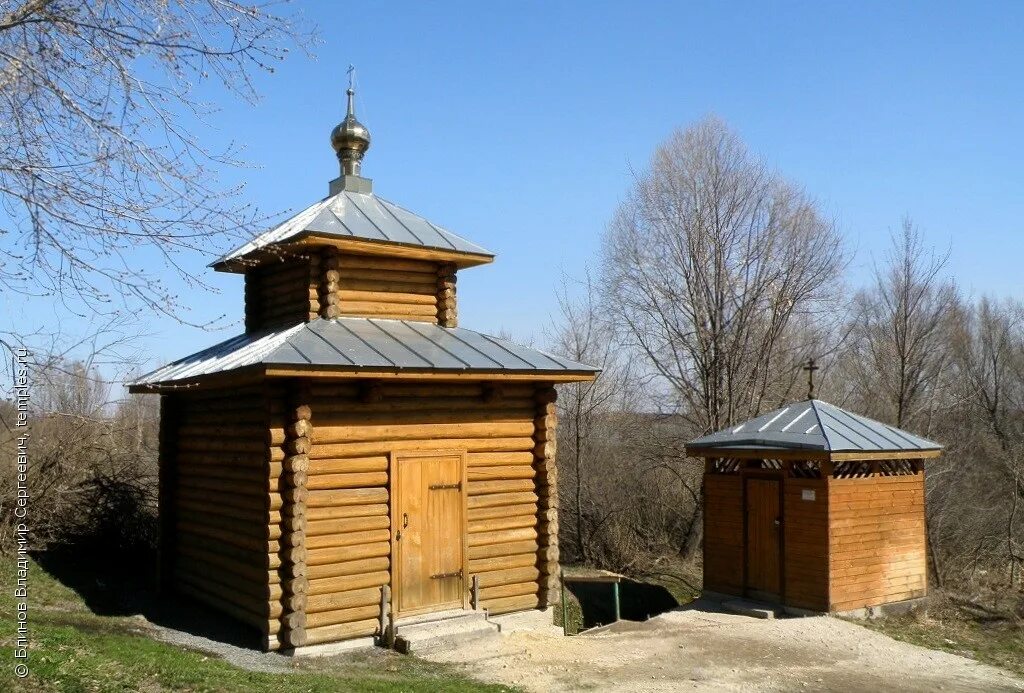 Часовня ильи муромца в карачарово. Зарайск святой источник. Купель в старице. Святой источник города. Святой источник ивана грозного сергиев посад.