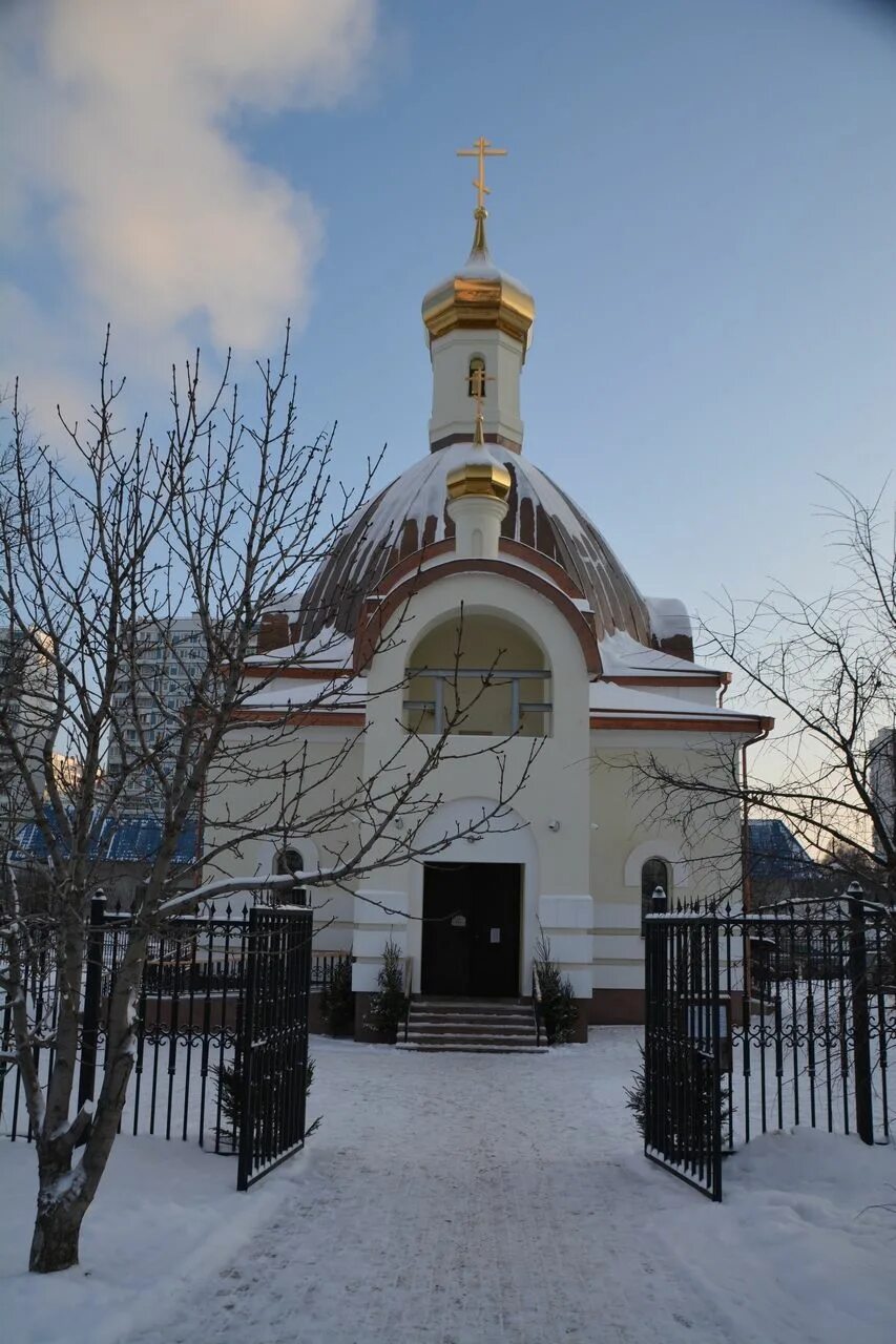 Храм священномученика ермогена в южном тушине. Храм в честь патриарха ермогена гольяново. Храм ермогена москва. Храм ермогена москва. Храм ермогена в гольяново.