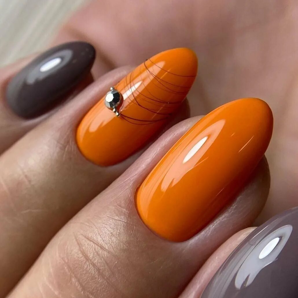 Дизайн ногтей осень 2023 год. Осенний маникюр оранжевый. Оранжевые ноготки. Ногти осень оранжевые. Маникюр в оранжевых тонах.