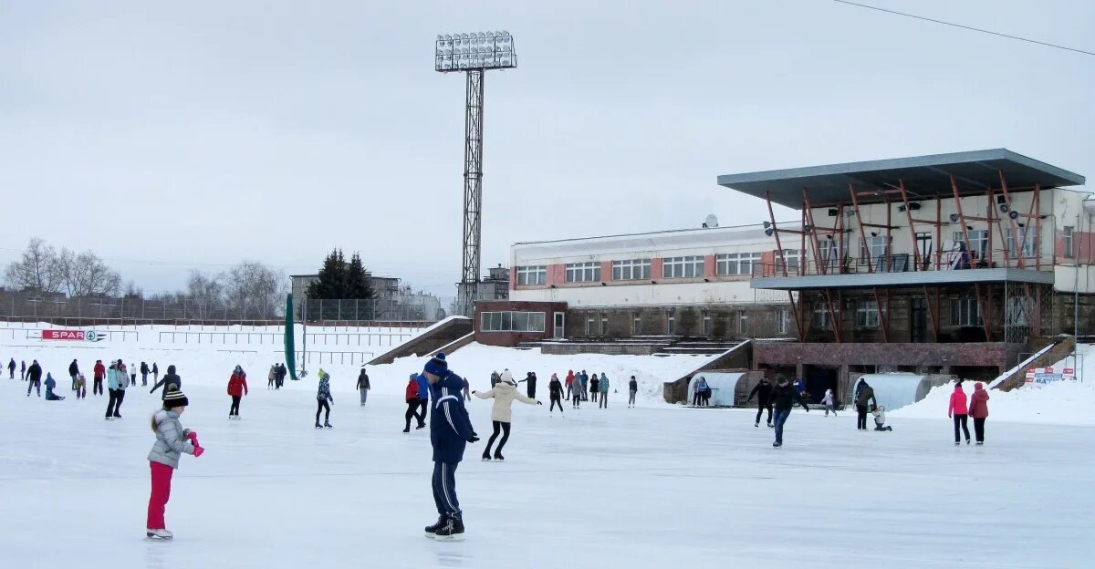 Катки в нижнем новгороде 2024. Каток Сормовский парк Нижний Новгород. Каток на стадионе Нижний Новгород. Каток труд Нижний Новгород. Каток школы 172 Нижний Новгород.