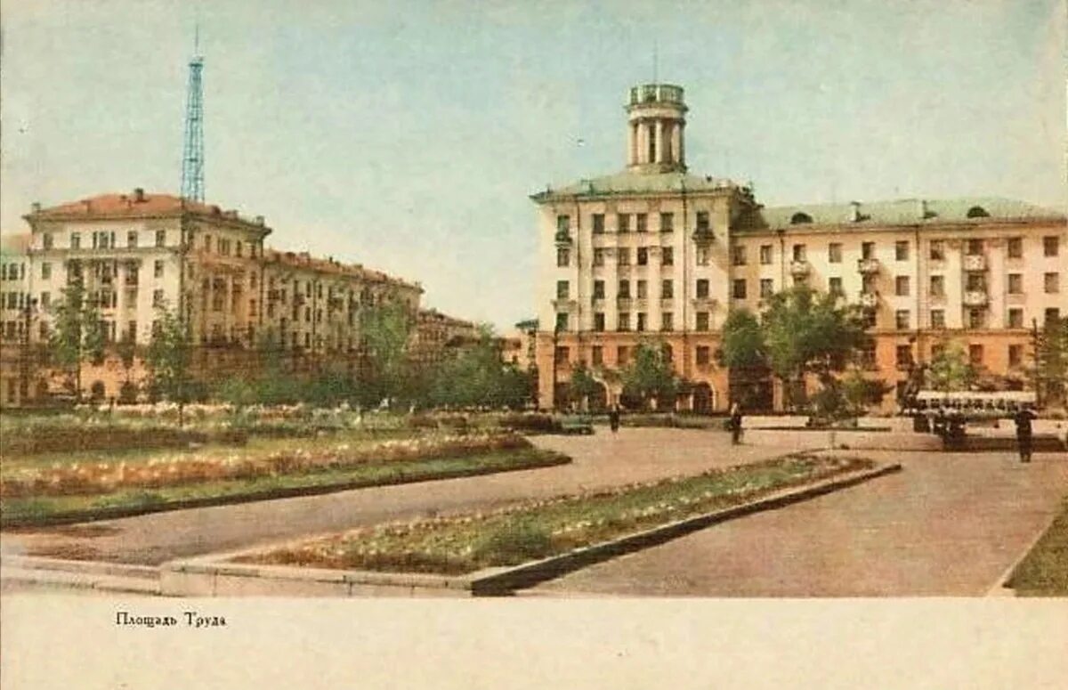 Площадь труда ярославль. Сквер площадь труда ярославль благоустройство. Площадь труда 1 ярославль фото. Izi ярославль площадь труда. Фонтан на площади труда ярославль.