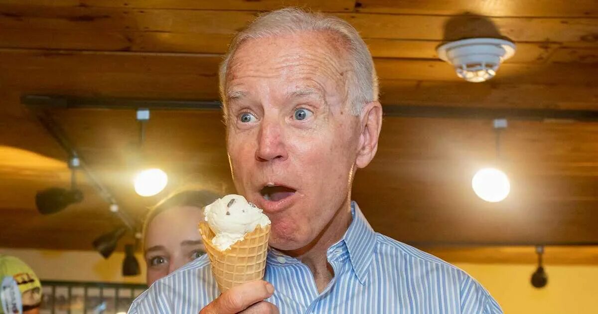 Джо байден birthday. Джо байден. Джо байден мороженое. Дедушка джо байден. Дедушка джо байден.
