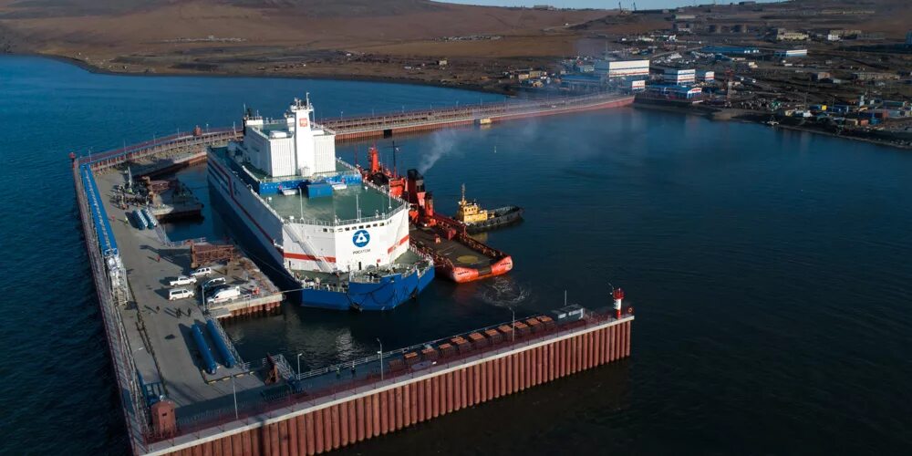 Атомная электростанция ломоносов. Плавучая атомная электростанция патэс академик ломоносов. Пэб академик ломоносов певек. Плавучий атомный энергоблок академик ломоносов. Плавучая аэс ломоносов.