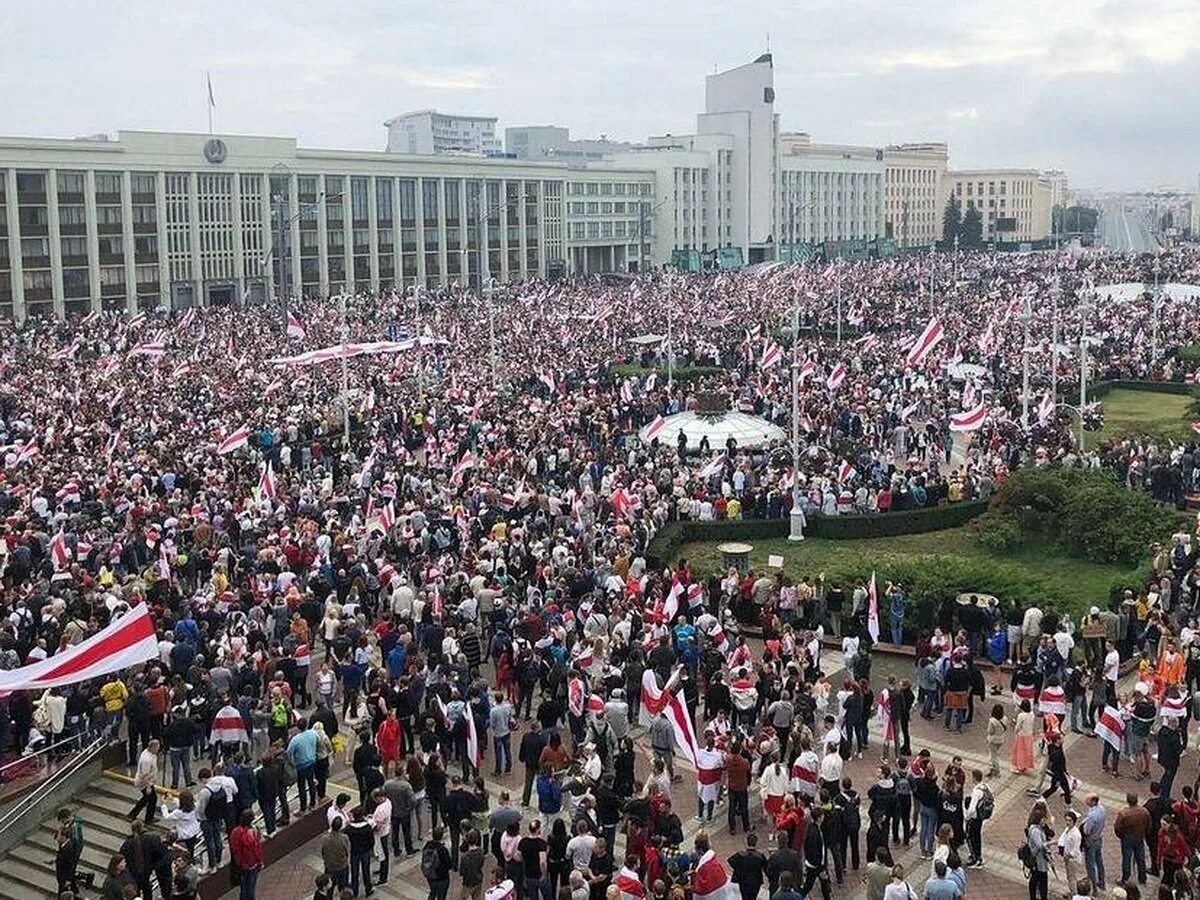 Почему сегодня в минске. Протесты Минск 2020 август. Митинг в Минске 2020. Митинг в Белоруссии 2020 года 9 августа.