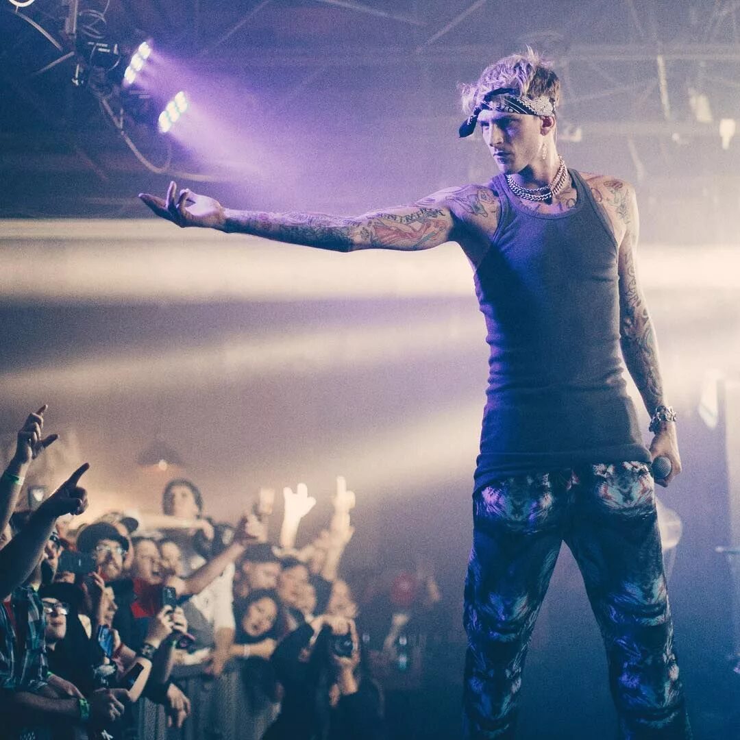 Mgk let me go. Колсон бэйкер. machine gun kelly. mgk арт. machine gun kelly фото.