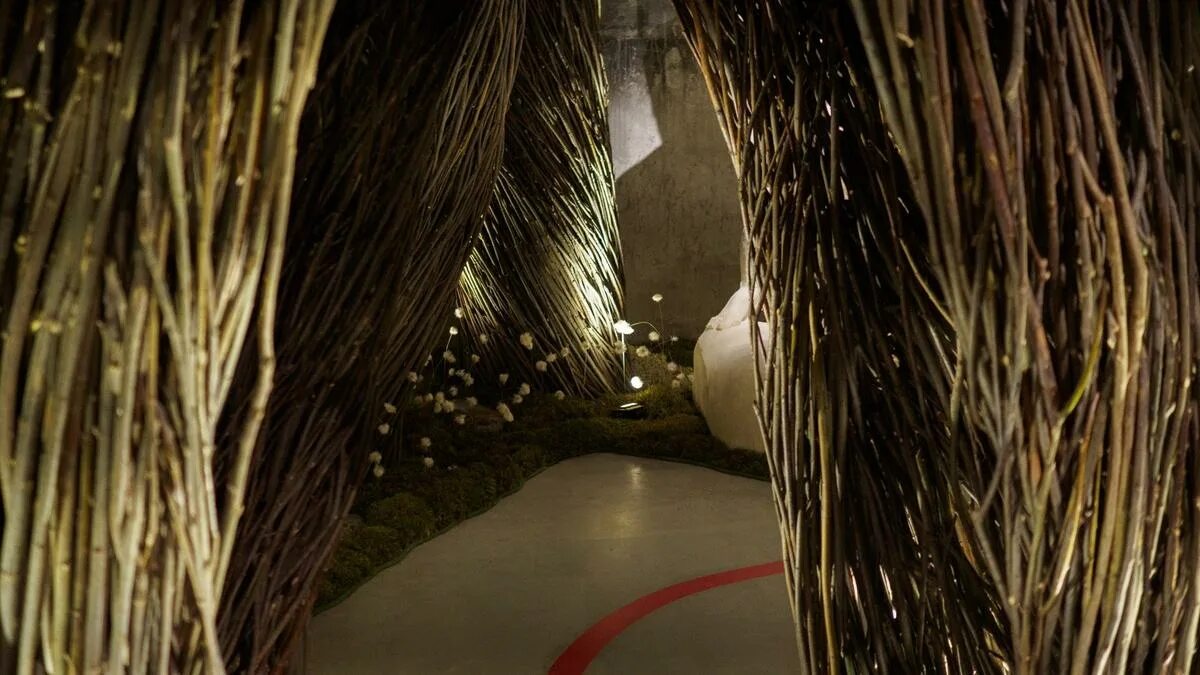 Выставка апокалипсис санкт. Выставка апокалипсис от анненкирхе. выставка апокалипсис брусницын спб. апокалипсис выставка питер. севкабель апокалипсис выставка.