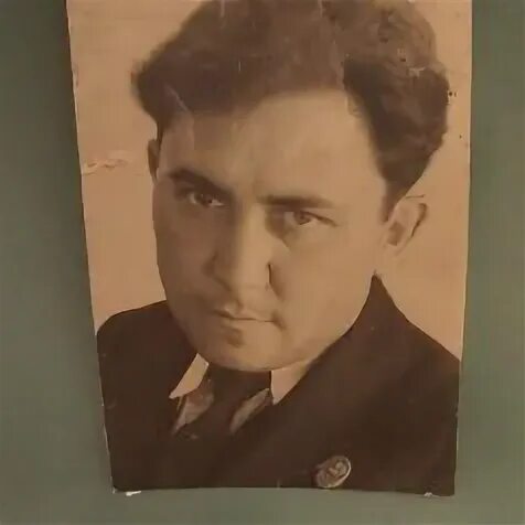 Татарские писатели военного времени. Амирхан нигметзянович еникеев. Муса джалиль портрет. Татарский писатель 5 букв. Татарский писатель 5 букв.