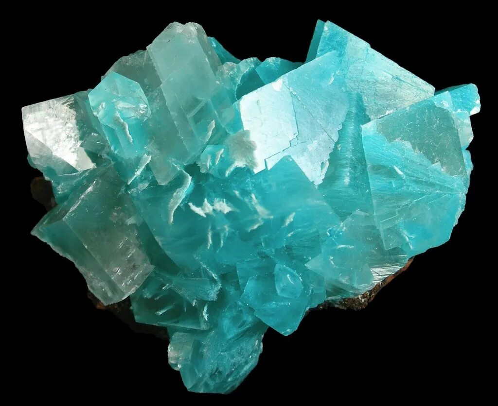 Виды кальцитов. Кристаллы кальцита. Минерал голубой кальцит. Кальцит камень минерал. Кальцит известковый шпат.