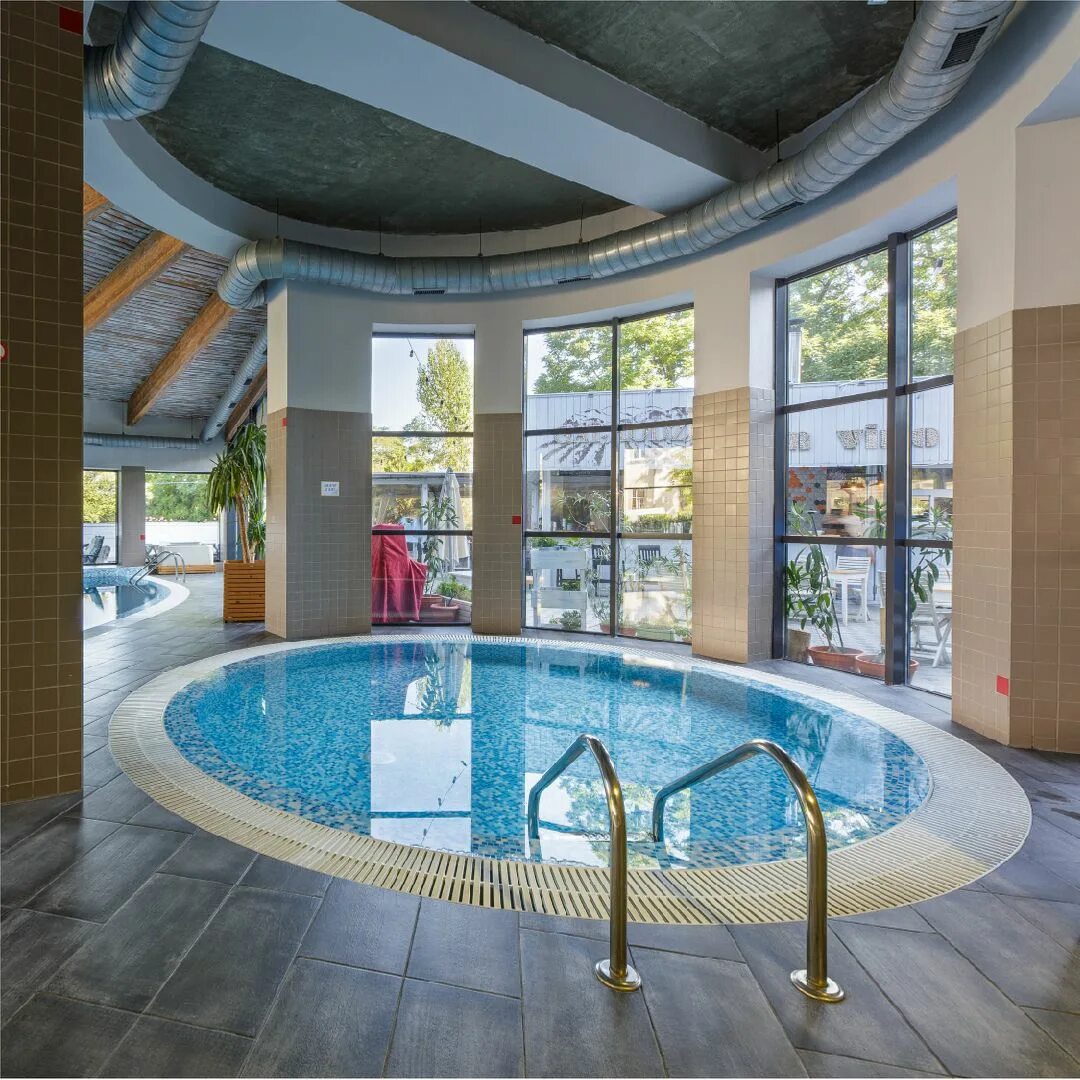 Пансионат рябинушка анапа. Старинная анапа санаторий. Анапа санаторий родник анапа. Санатории анапа питание и бассейн. Санаторий урал анапа бассейн.