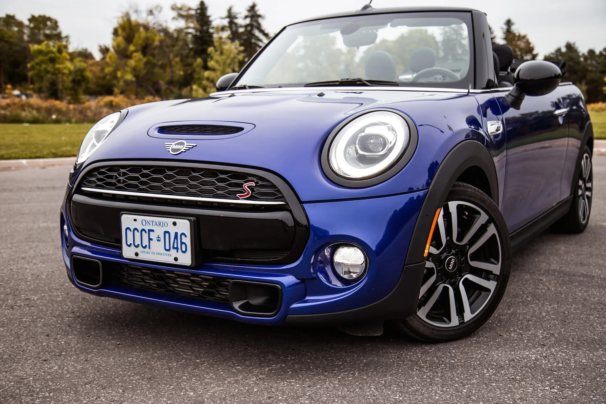 Синий minis. Мини купер 2019. mini cooper s blue. мини купер синий. мини купер голубой.