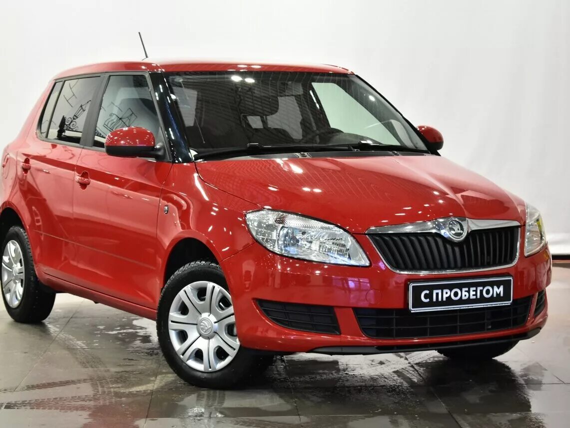 Купить шкоду фабию москва. Шкода Фабия 2. Шкода Фабия 2 2013 1.2. Skoda Fabia 2 2013. Skoda Fabia 2013.