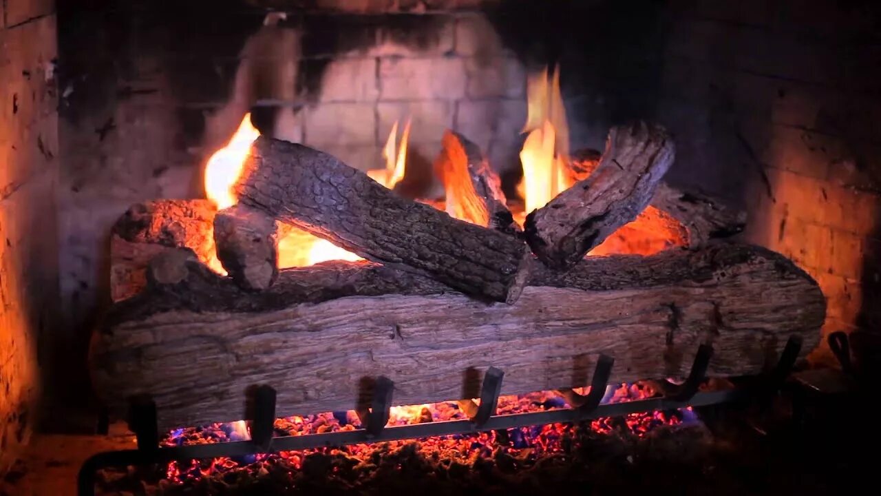 Видео камин час. Заставка на телевизор горящий камин. Горящие камины. Камин видео.