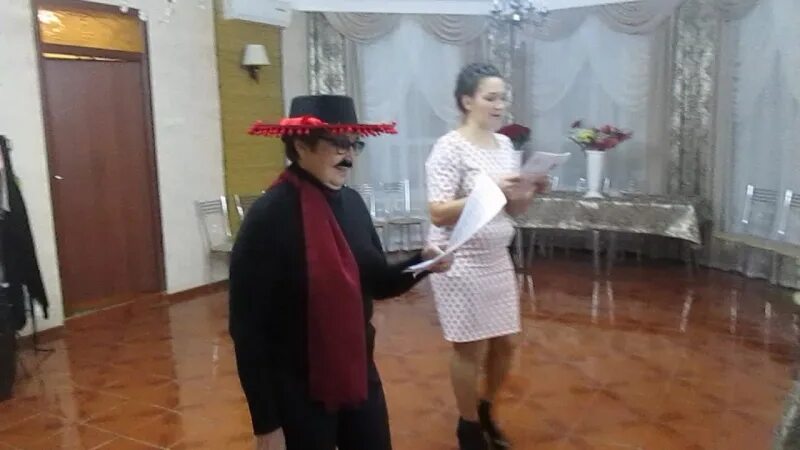 Поздравления сценка итальянец. Поздравление японца с переводчиком на юбилей женщине. Сценка на юбилей от итальянцев. Поздравления сценка итальянец. Сценки поздравления с днем рождения.