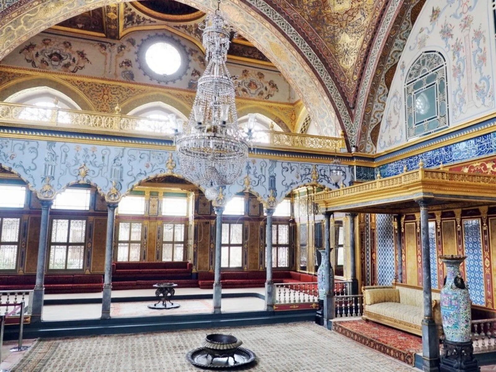 Где жили султаны. Турция Стамбул дворец Топкапы. Турция дворец Хюррем. Стамбул замок Султана. Дворец Султанов Топкапы.