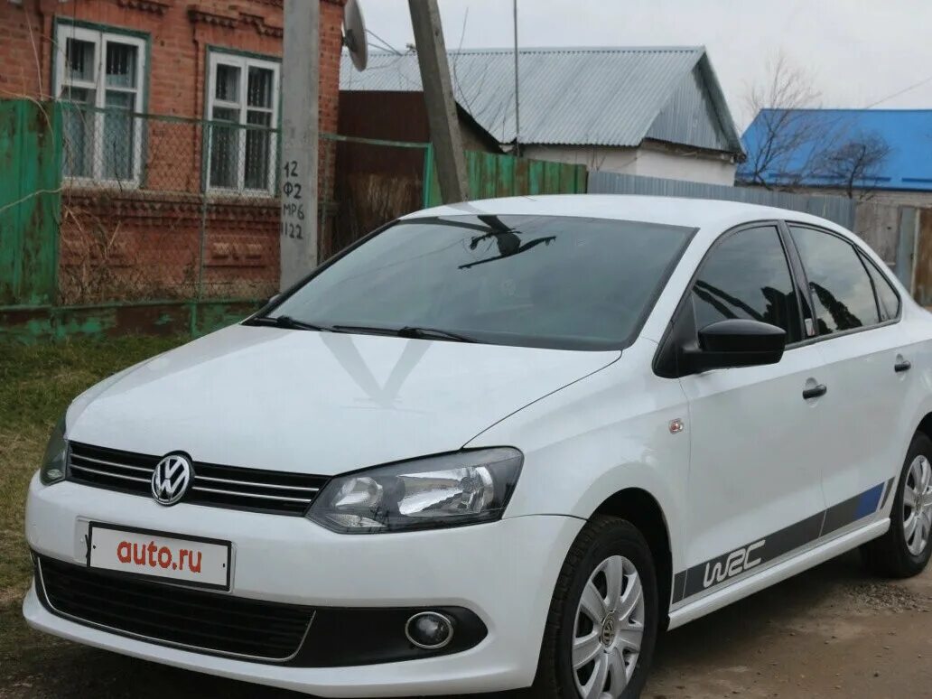 Купить фольксваген поло в ростове. Volkswagen Polo 2014 1.6 at 105 серебристый. Белый Volkswagen Polo v 1.6 at (105 л.с.). Volkswagen Polo 2014 1.6 at (105 л.с.) светло серый. Белый Фольксваген поло с номером 727.