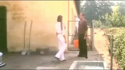 Женщину бьют по лицу