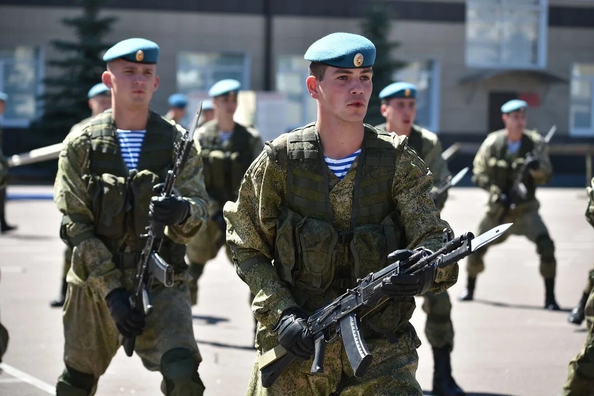 Рязань десантники. Выпуск прапорщиков РВВДКУ 2021. 140 Выпуск РВВДКУ. Выпуск РВВДКУ 2022. Выпуск прапорщиков РВВДКУ 2022.