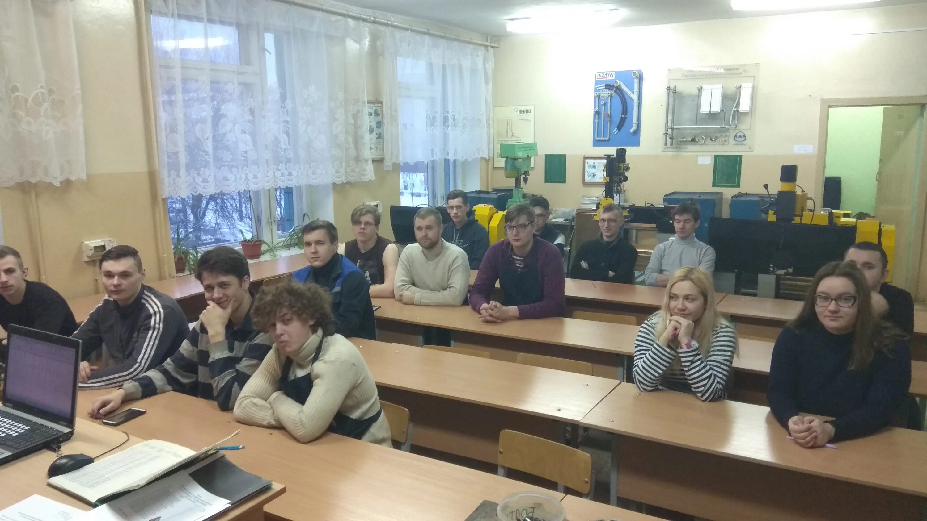 индустриально-педагогический колледж минск. пед колледж в минске. пед колледж в минске. набережночелнинский индустриальный педагогический колледж. логотип колледжа.