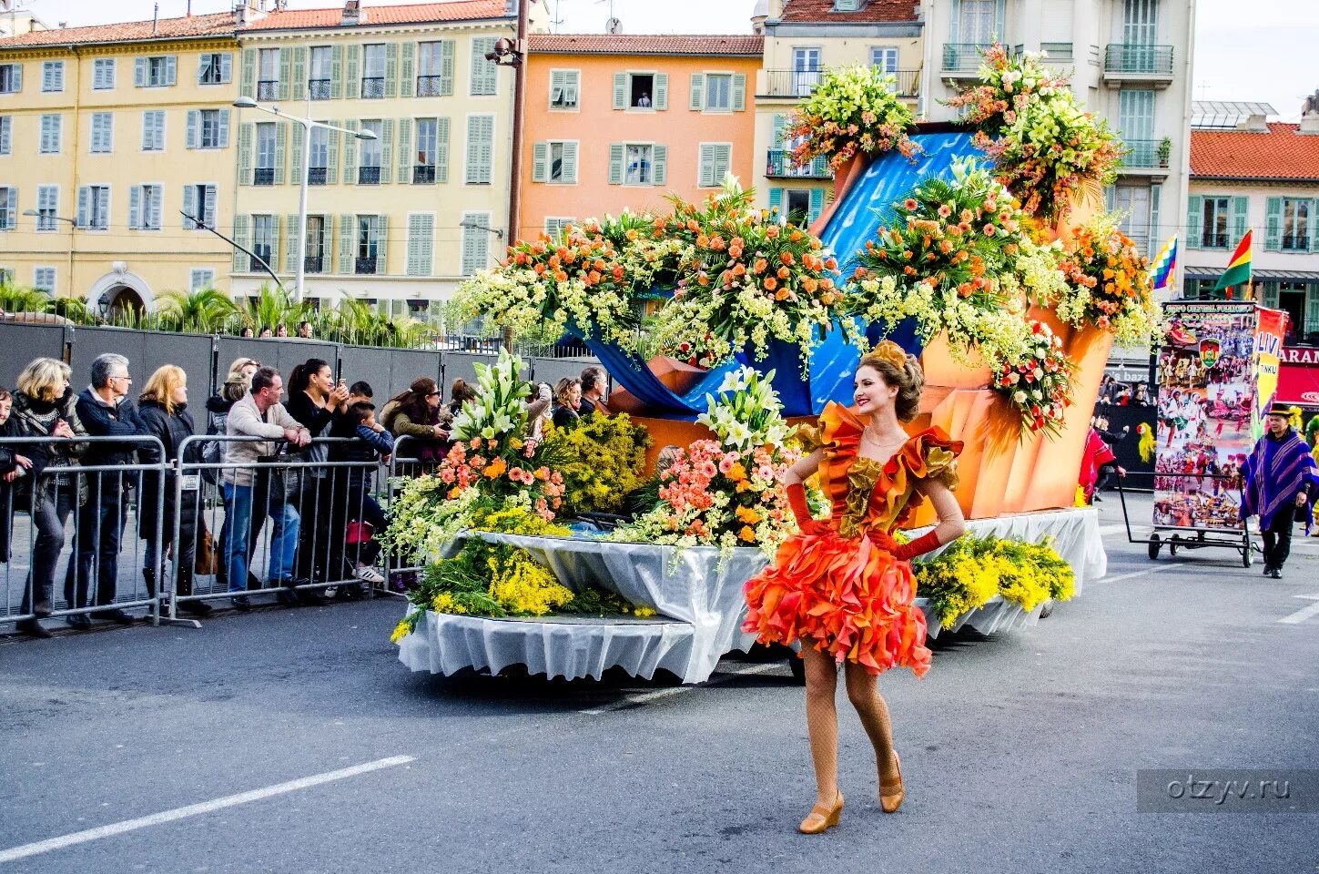 Праздник день мимозы. Карнавал в Ницце битва цветов. Карнавал в Ницце Франция битва цветов. Карнавал цветов в Ницце. Карнавал в Ницце – Ницца, Франция.