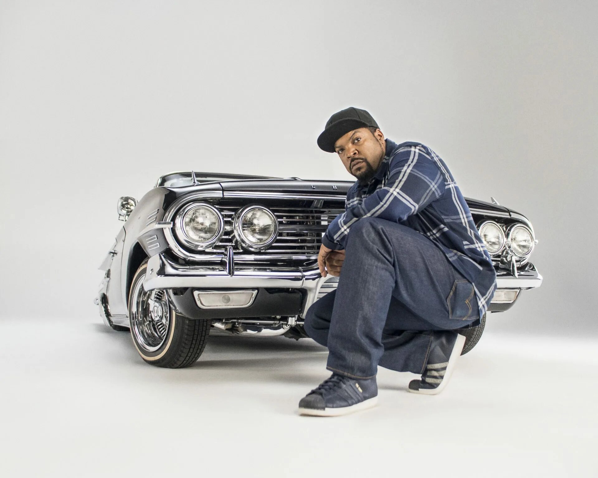 Ice cube us. Ice Cube. Айс Кьюб в машине. Ice Cube лоурайдер. Ice Cube 2021.