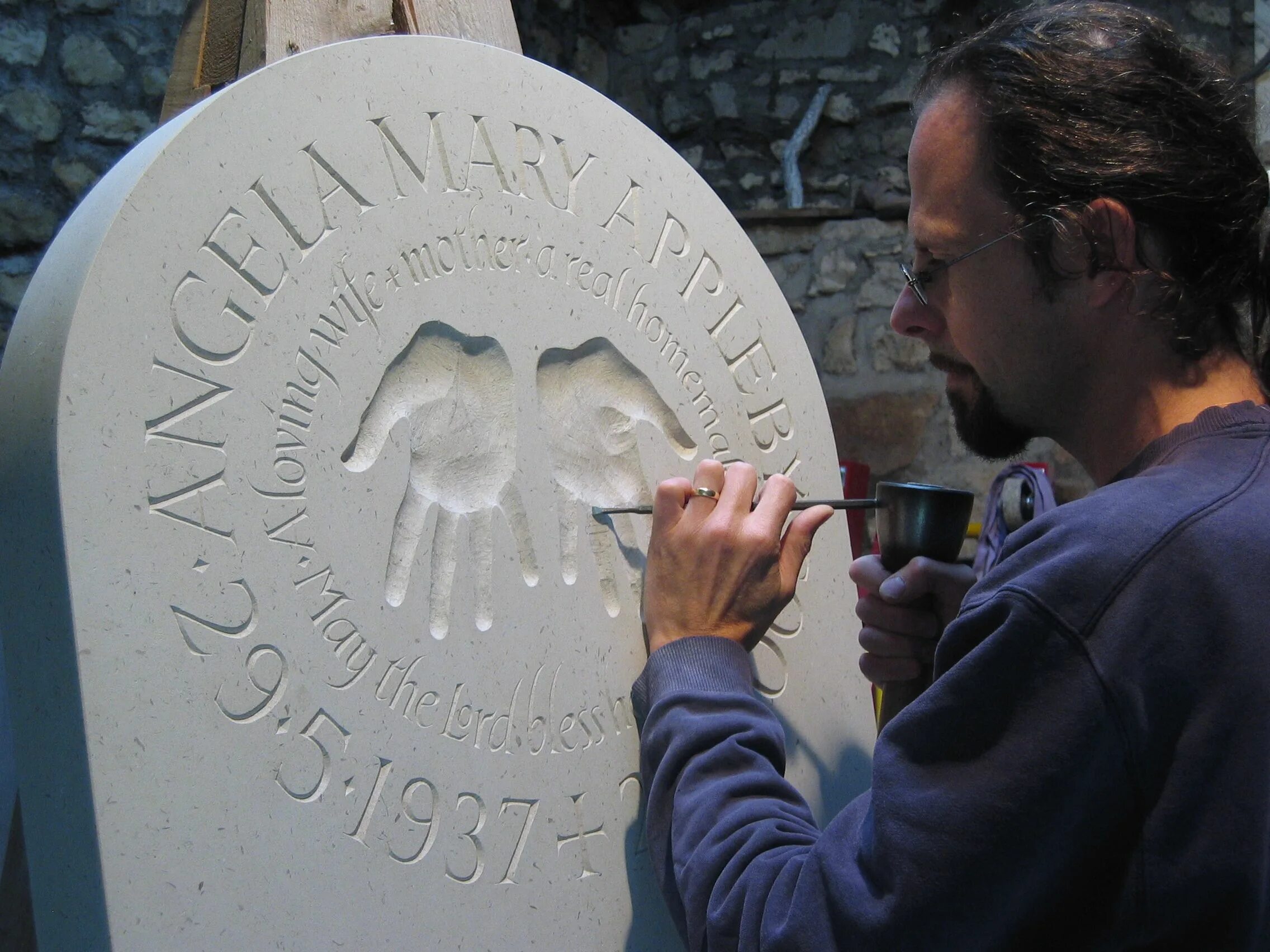 Carved in stone. Камень Carving. Stone Carver. Stone Carved Letters.