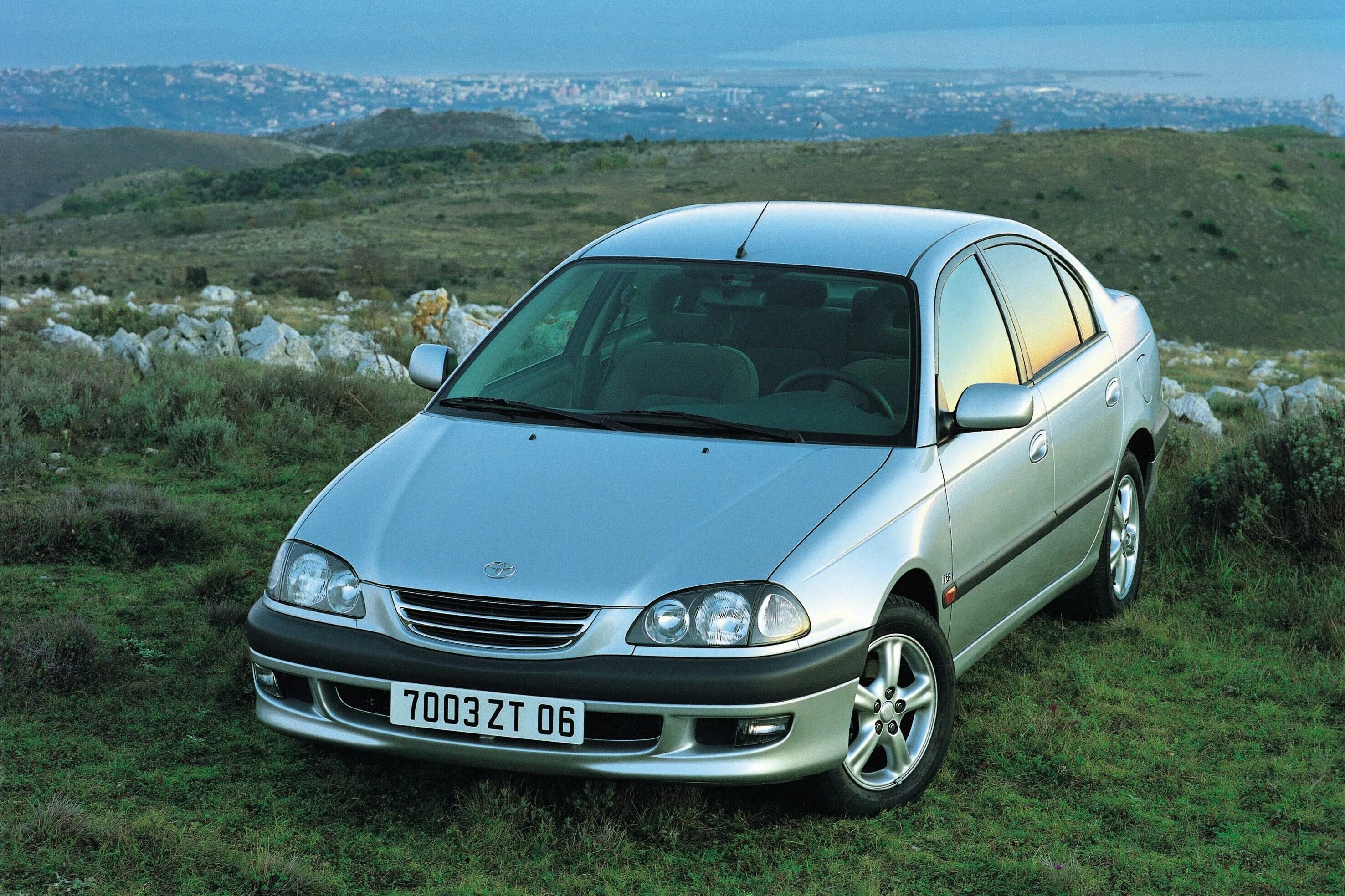 Toyota avensis t220. Тойота авенсис первое поколение. Toyota avensis 2000. Toyota avensis t220. Toyota avensis 2000.