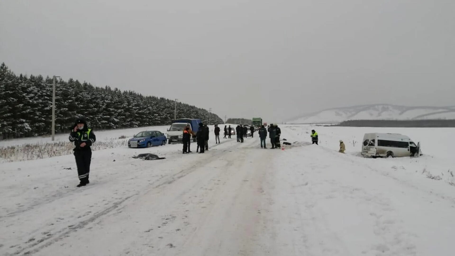 ДТП В Салаватском районе 10.01.2021. Авария в Салаватском районе 10 января 2021. Авария автобуса в Салаватском районе.