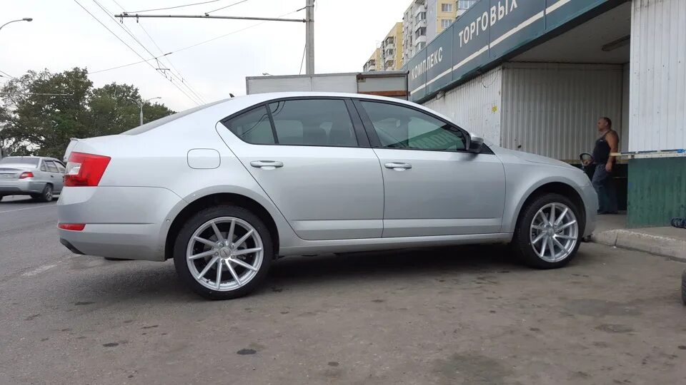 66 6 15. Skoda Octavia a7 белая r17.