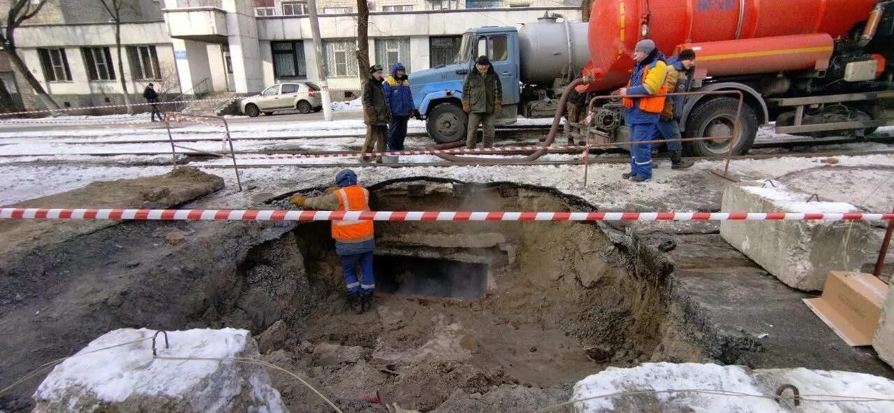 Дерево мешает город. Горячая вода на кзтз курск сегодня. Порыв теплосети. Горячая вода на кзтз курск сегодня. Кзтз курск.