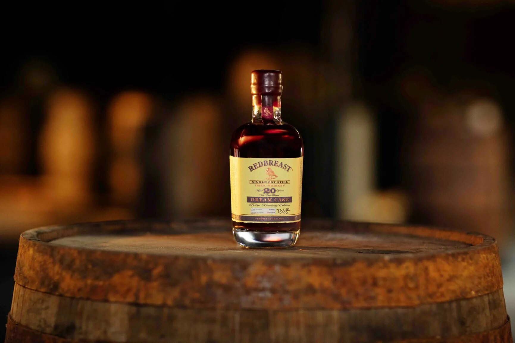 Irish whiskey the galtee mountain. Виски Castle Redbreast. Виски Редбрест Винокурня. Redbreast дистиллерия. Глендейн виски.